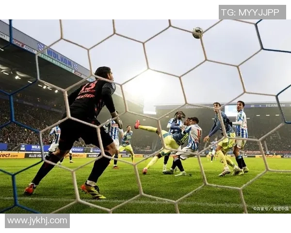 踢著名球员的足球明星如何在绿茵场上书写自己的传奇故事