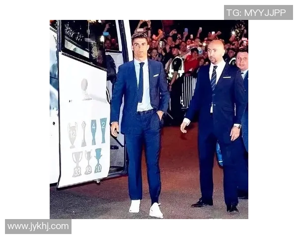 足球明星西装搭配风格解析引领时尚潮流的男士穿搭秘籍